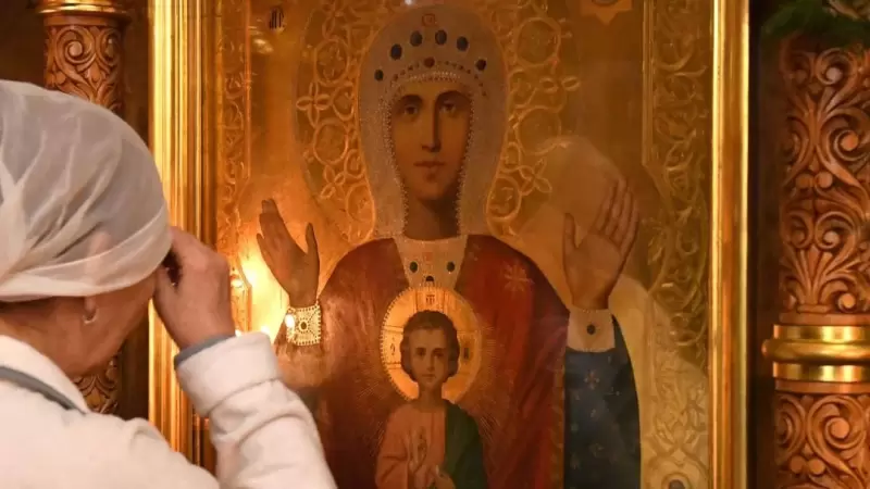 Rugăciune la Acoperământul Maicii Domnului: Puterea și Însemnătatea Sa - Rugăciuni către Maica Domnului